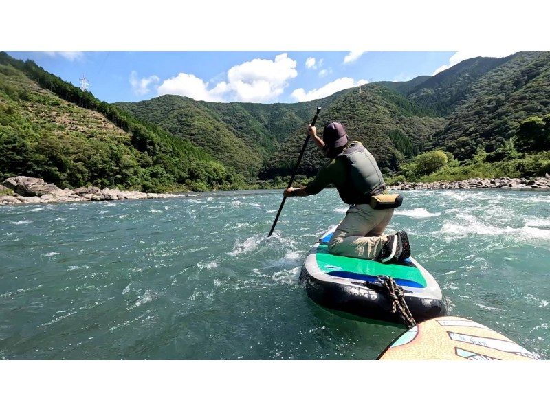 [Kochi・Shimanto River] Shimanto River River SUP (Stand Up Paddle) Experience The exhilaration of paddling your way forward! Difficulty level ★★☆ 2024 Super Summer Saleの紹介画像