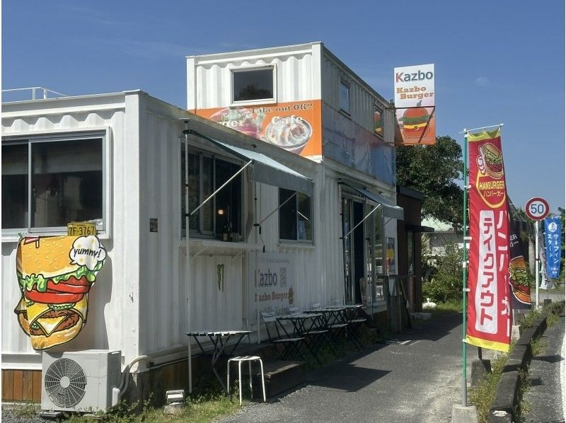 【鹿児島県・奄美市】　奄美大島ウミガメシュノーケルツアー、ショップ前ビーチで階段下りたらそこがポイント！サップボード牽引で泳ぎ苦手でもOKの紹介画像
