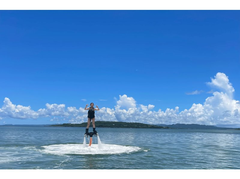 【名護・今帰仁・古宇利島】今帰仁ブルーを満喫♫フライボードと最新トーイングチューブのお得なセット!10種類のマリンチューブから1点チョイス♫の紹介画像