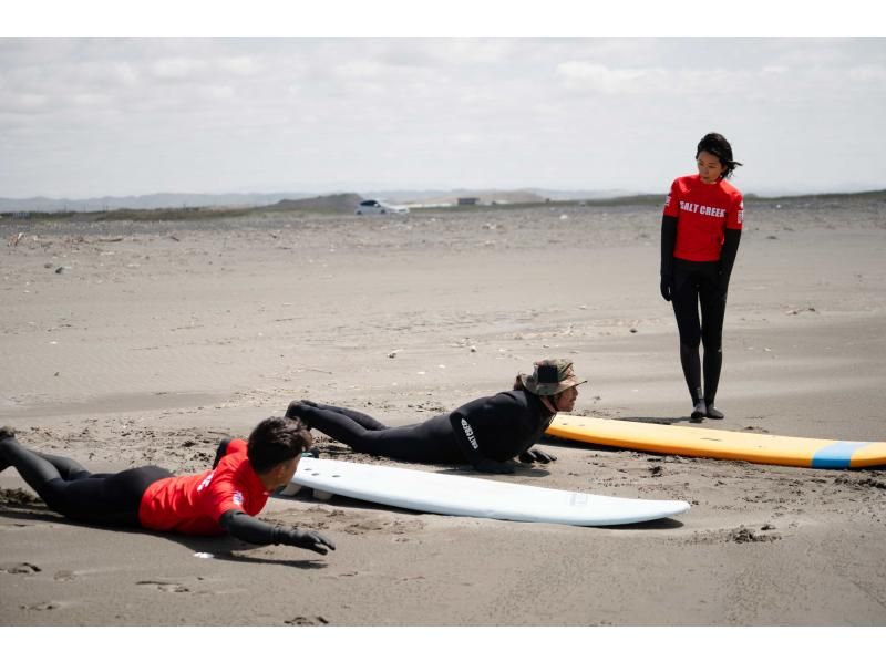 [Hokkaido, Hamaatsuma Beach] Let's surf in Hokkaido! About 1 hour from Sapporo! Beginners welcome! You can participate empty-handed!の紹介画像
