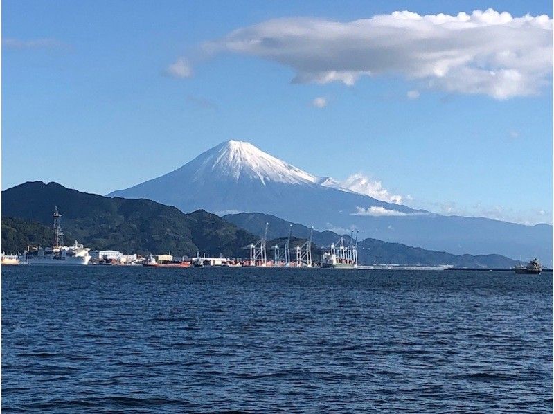 [ชิซูโอกะ/อ่าว Suruga] จัดขึ้นในวันเสาร์ที่ 15 มิถุนายน 2024! ล่องเรือชมภูเขาไฟฟูจิและสาเกท้องถิ่นบนเรือเฟอร์รี่อ่าวซุรุกะの紹介画像