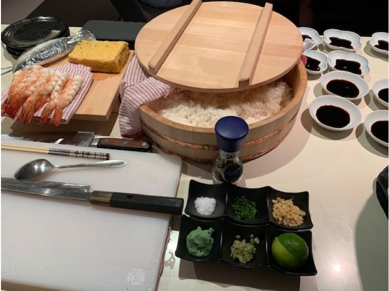  [Tokyo] Sushi making experience with a bilingual sushi chefの紹介画像