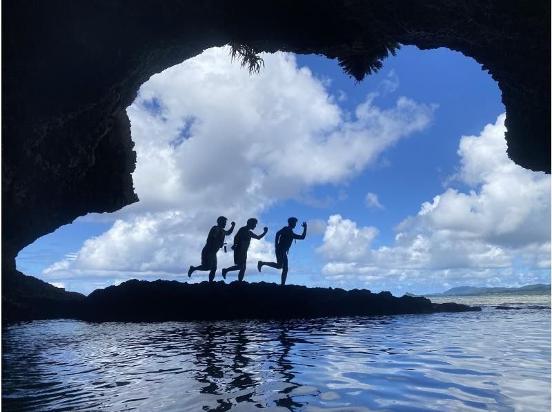  [Ishigaki Island Private Tour] Private tour with Blue Cave and sea turtle snorkeling (photo data included) Super Summer Sale 2024の紹介画像