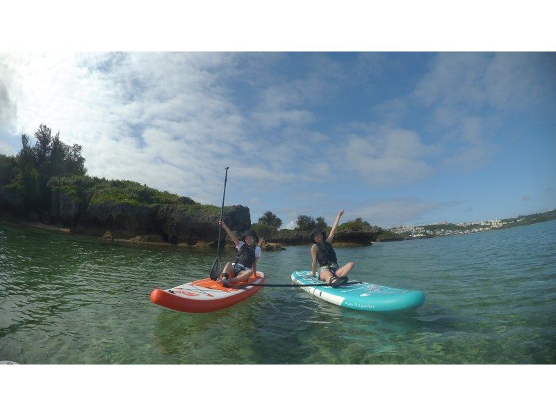 [Onna Village, Okinawa] OK for ages 3 and up! [Private SUP experience for one group] Very popular with families | Photos, videos, rental items, parking, hot showers, and hairdryers are all free of chargeの紹介画像