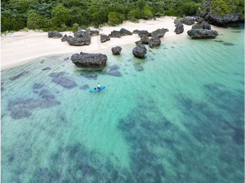 [Miyakojima SUP] SUP tour with a photographer and special photography! Private tour for one group! Photos and drone photography included!の紹介画像