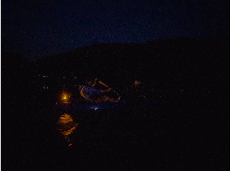 [Kayaking experience] Night kayaking tour of Lake Myojin, where the stars and fireflies shine! Enjoy the fantastic night view while paddling on the calm lake surface!の紹介画像