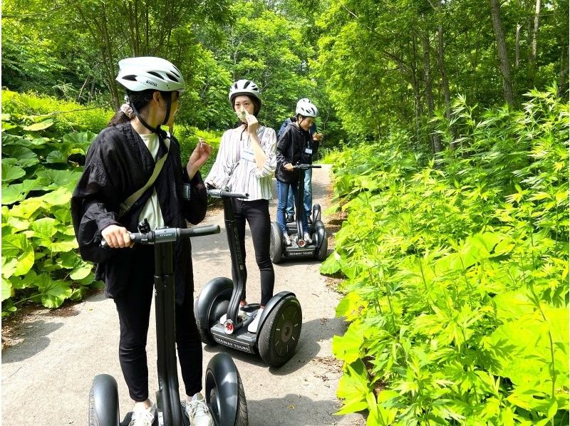【北海道・札幌】大自然を巡る♪森林浴で癒される！ セグウェイに乗って滝野すずらん丘陵公園の広大なエリアを探索！の紹介画像