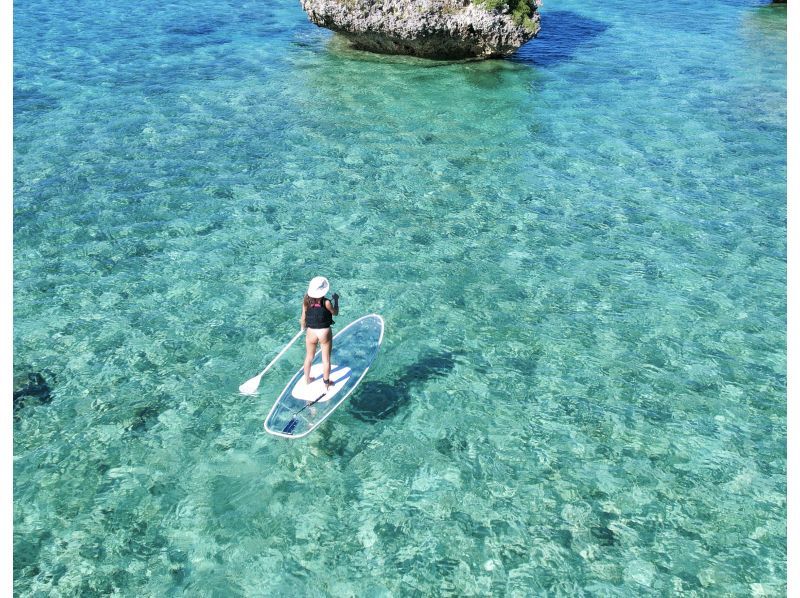 宮古島《絶景クリアSUP &ドローン撮影》世界トップレベルの美しさを誇る宮古島の海でクリアサップ&ドローン撮影♪の紹介画像