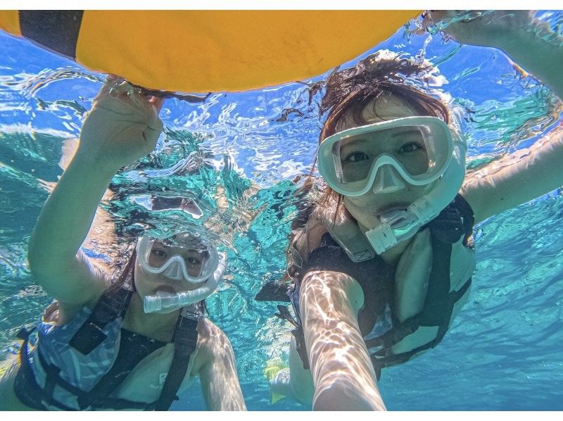 【宮古島｜遭遇率100%継続中！】《 1組貸切ウミガメシュノーケル》★春休み限定割引中(早期予約OK)★ウェット・レンタル全て無料！の紹介画像