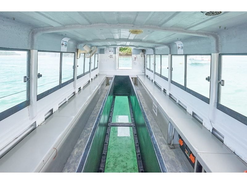 【限時優惠價！ 3歲以下兒童免費！ 】搭乘玻璃底船，從米其林三星酒店欣賞石垣島卡比拉灣的壯麗景色！の紹介画像