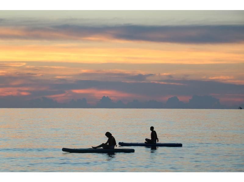 Okinawa Miyakojima [Sunset] SUP charter cruise ★ Drone and SLR photography included ★ High-quality photography of fantastic scenery and SUP portraits ★の紹介画像