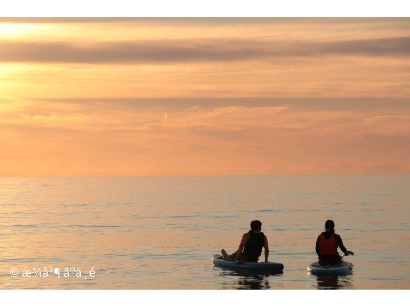 Okinawa Miyakojima [Sunset] SUP charter cruise ★ Drone and SLR photography included ★ High-quality photography of fantastic scenery and SUP portraits ★の紹介画像