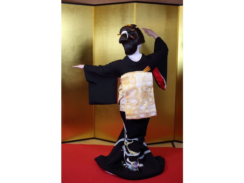 【東京・浅草】浅草にて魅力的な日本の伝統・文化の体験ツアー（雷門・仲見世通り・浅草寺散策、会席料理、芸者の日本舞踊）の紹介画像