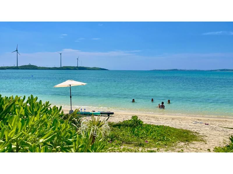 【沖縄・宮古島】絶対お得！秘境のビーチで遊び放題180分！SUP/クリアカヤック/シュノーケル/釣竿などが使い放題！の紹介画像