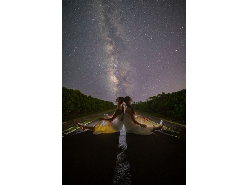 ＜Okinawa, Yomitan＞ Starry sky photo and space walk in Zanpa Cape Each participant will have a photo taken with the stars in the background ☆彡 Each participant will have a photo taken with the stars in the background ☆ From families to couplesの紹介画像