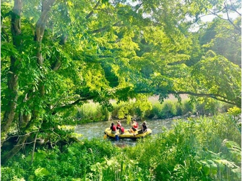[北海道/千岁川]⭐︎非常稳定的乘船游览（长航线）欢迎家庭！让我们漂浮在清澈的水面上，穿越茂密的森林，开始一场伟大的冒险吧！の紹介画像