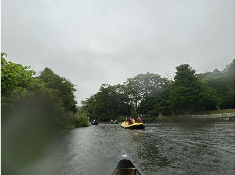 [北海道/千歲川]⭐︎非常穩定的乘船遊覽（長航線）歡迎家庭！讓我們漂浮在清澈的水面上，穿越茂密的森林，開始一場偉大的冒險吧！の紹介画像