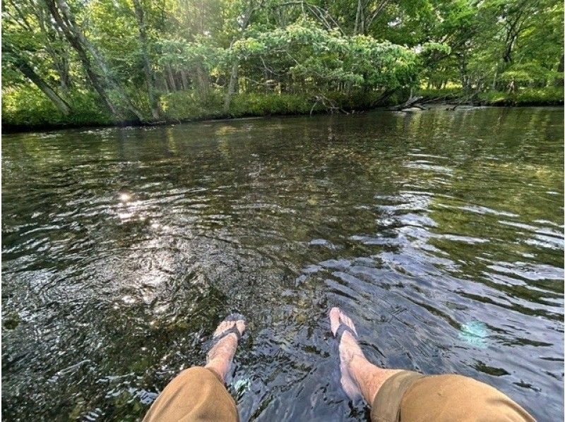 [Hokkaido, Chitose River] ⭐︎ A stable boat tour (long course) Families are welcome! Go on a great adventure while floating on the crystal clear water through the lush forest!の紹介画像