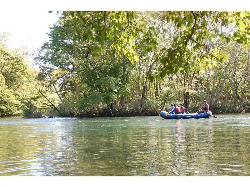 [北海道/千岁川]⭐︎非常稳定的乘船游览（长航线）欢迎家庭！让我们漂浮在清澈的水面上，穿越茂密的森林，开始一场伟大的冒险吧！の紹介画像