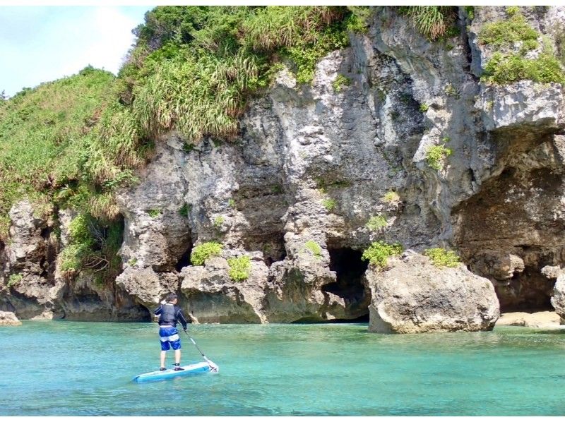 [Okinawa, Northern / Nakijin] Enjoy the sea with SUP ♪ SUP cruising tour in the highly transparent sea of ​​Yanbaru (90 minutes course)の紹介画像