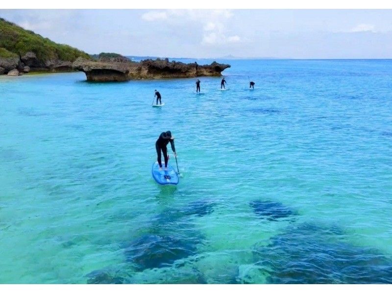 【沖縄・北部／今帰仁】SUPで海を楽しもう♪透明度の高いやんばるの海をSUPクルージングツアー（90分コース）の紹介画像