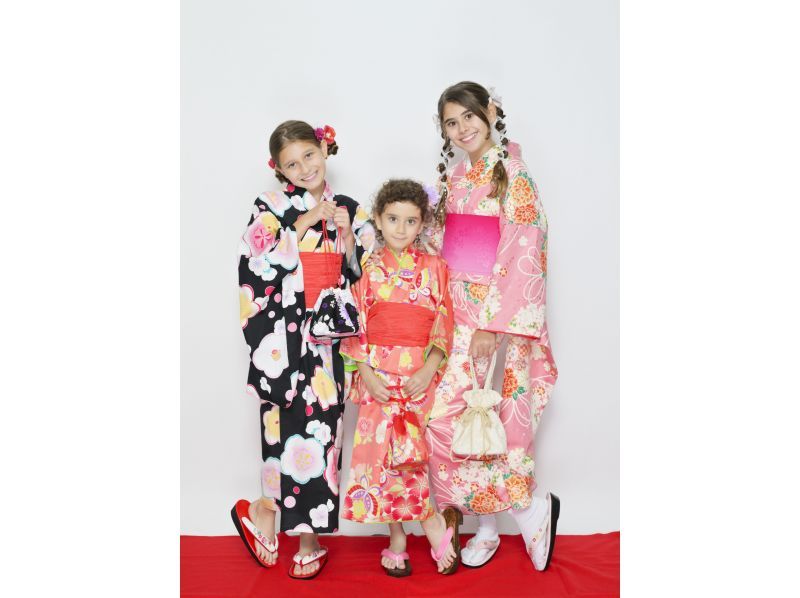 [Tokyo, Asakusa] Kids plan: Girls transform into princesses and boys into samurai in cute kimonos!の紹介画像