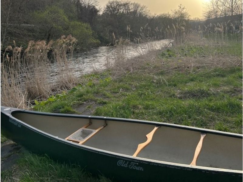 [Hokkaido, Shiraoi Town] Guided canoeing experience on Lake Poroto. Take a leisurely canoe ride around the lake where nature, culture and history blend together!の紹介画像