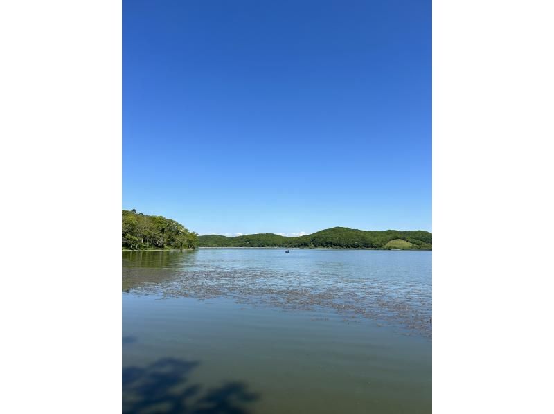 【北海道·白老町】帶導遊的波羅托湖獨木舟體驗 在自然、文化、歷史融為一體的波羅托湖畔,悠閒地享受獨木舟之旅吧!の紹介画像