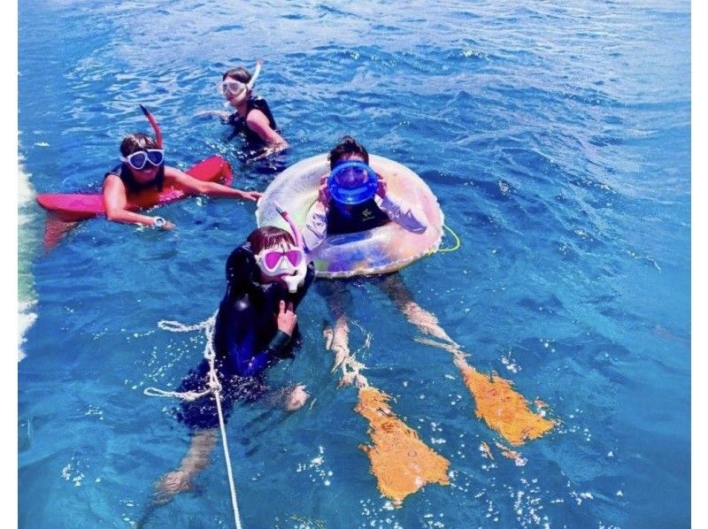 Enjoy a private experience with a small group! Churaumi boat snorkeling tour! (GoPro photo service included)の紹介画像