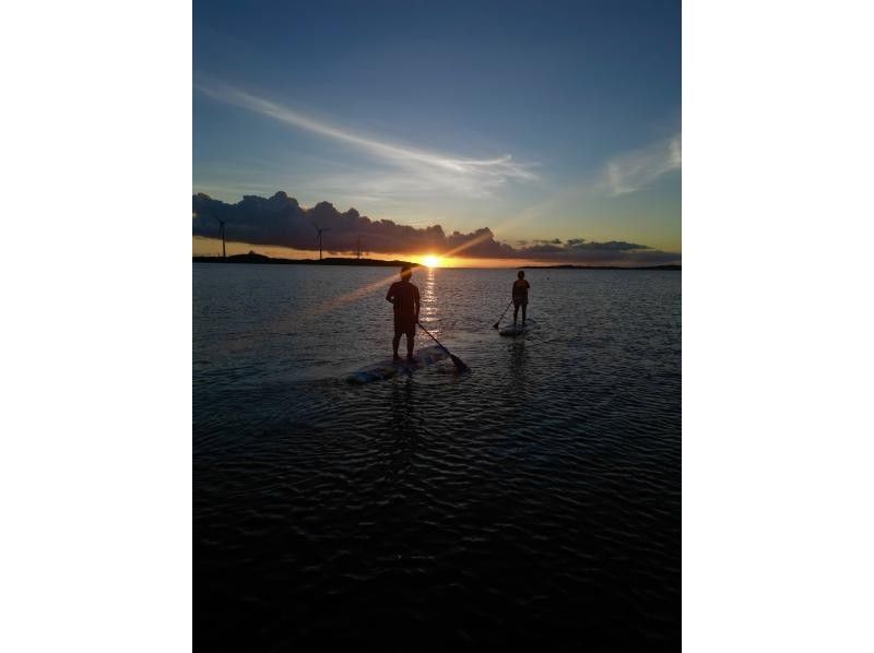 [Limited to one group] Sunset SUP experience on a hidden beach in Miyakojima ♪ Parasol set, drone, shower, and soft drinks are all included ♪の紹介画像