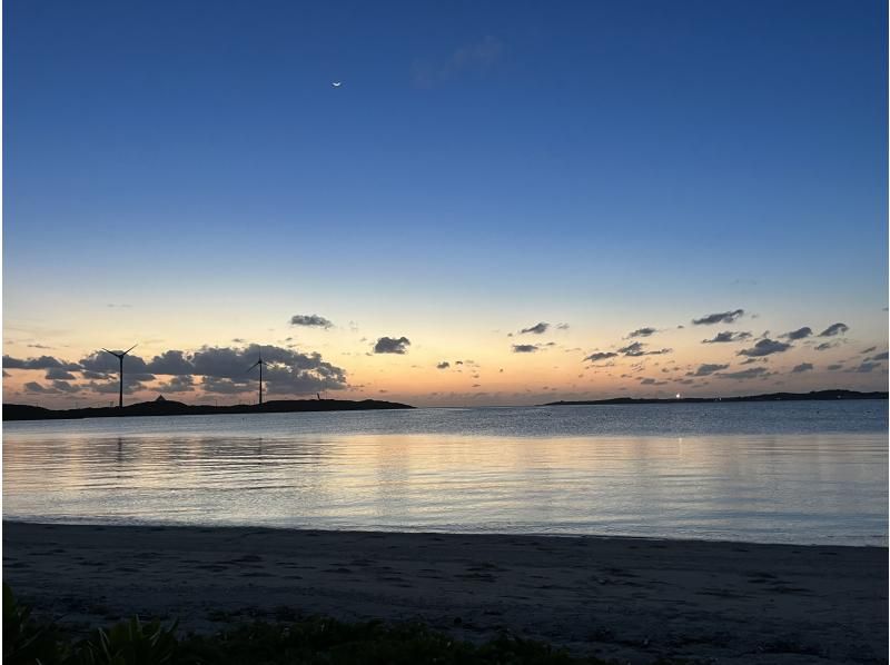 [Limited to one group] Enjoy sunset SUP at a hidden beach in Miyakojima ♪ Parasol set, drone, shower, and soft drinks are all included ♪の紹介画像