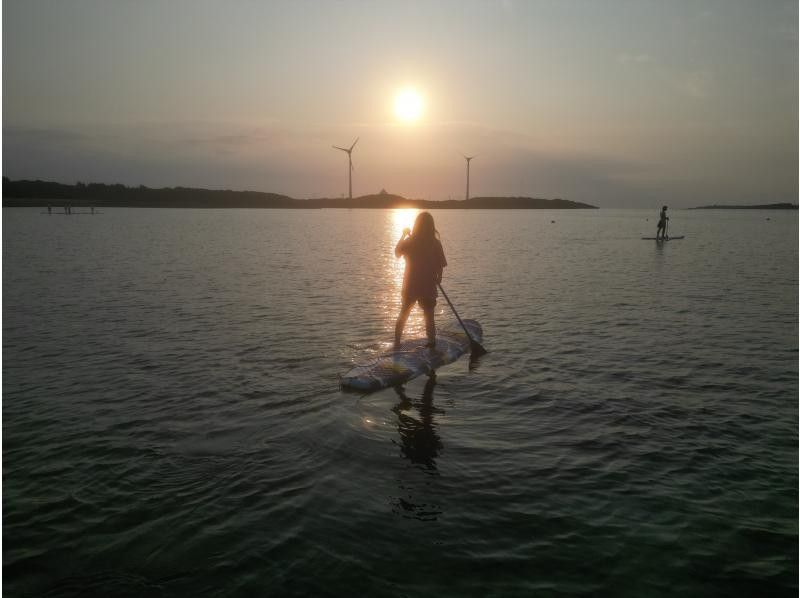 [Limited to one group] Enjoy sunset SUP at a hidden beach in Miyakojima ♪ Parasol set, drone, shower, and soft drinks are all included ♪の紹介画像