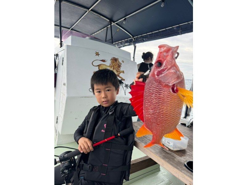 【노리는 고급 생선 & 거물】 "빈손 & 당일 예약 OK" "오키나와 &middot; 이시가키 섬 반나절 다섯째 낚시 체험"초보자 &middot; 패밀리 &middot; 커플 대환영!の紹介画像