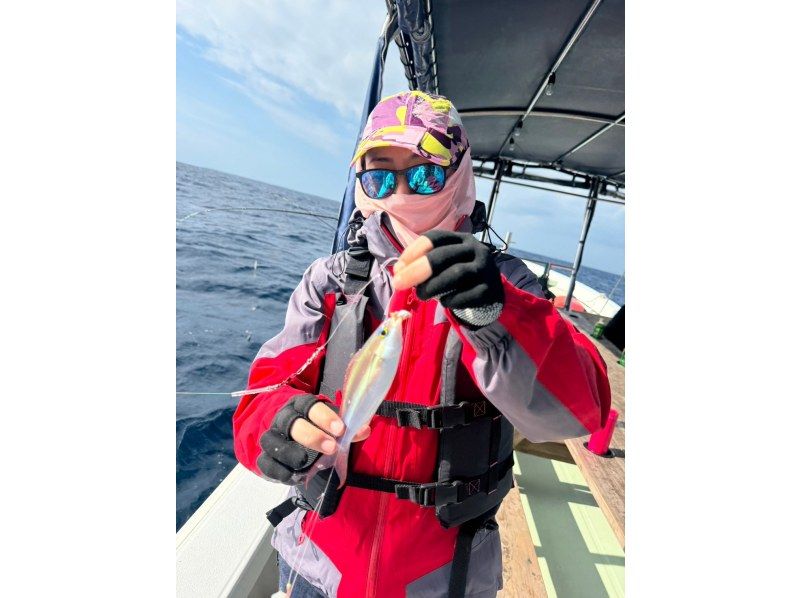 【以优质鱼和大量渔获为目标】“空手而来，当天预约”“冲绳石垣岛半日五鱼垂钓体验”欢迎初学者、家庭、情侣！の紹介画像