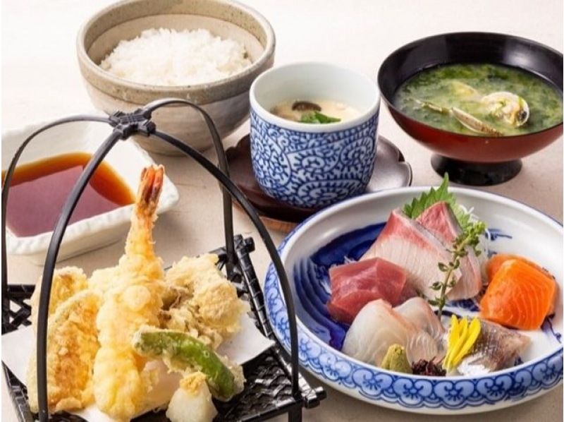 【東京・丸の内】三菱一号館美術館と皇居東御苑＆明治生命館さんぽ　～丸の内でのお食事付き～【029029-1489】お一人様・カップル・女性の紹介画像