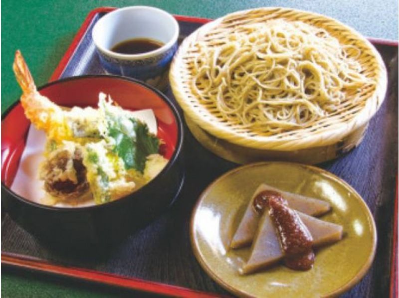 京王百草園の「つるし雛」&五重塔×梅が美しい高幡不動尊&ガイドと巡る深大寺バスツアー～深大寺蕎麦のお食事付き～【029029‐1063】の紹介画像