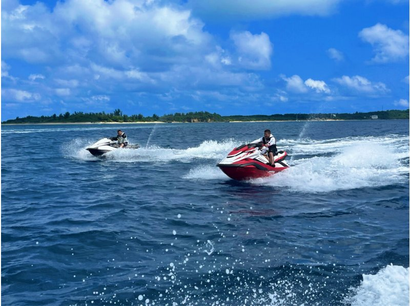 [Okinawa, Central, East Coast] Jet ski touring around remote islands!! 60-minute course ♪ You can operate with a license! ☆Excellent sense of freedom☆View Okinawa from the sea☆の紹介画像