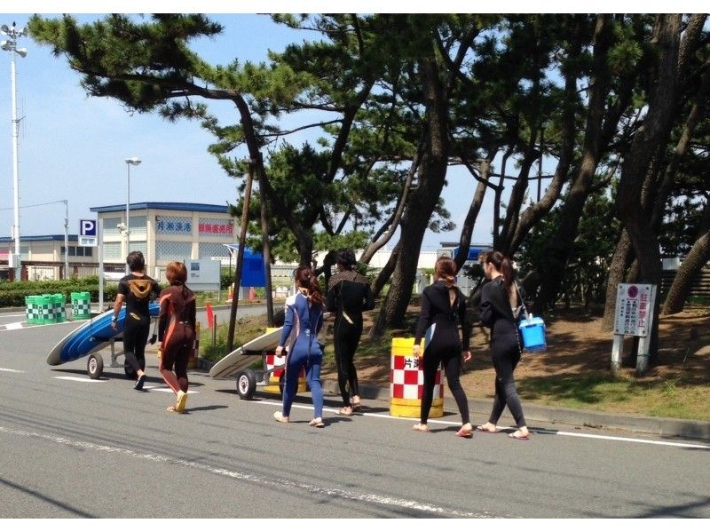 【片瀬江ノ島・1日】海を充分に満喫できます！サーフィン初心者スクールコース！の紹介画像