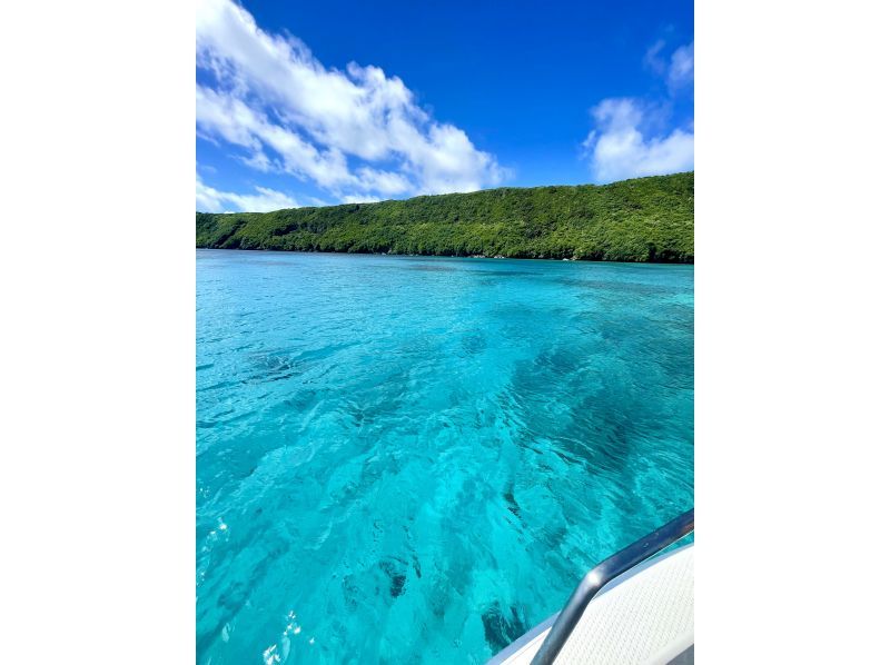 [Enjoy the island in a short time] Go with a local captain! Blue cave & sea turtle coral snorkeling tour (drone photography included)の紹介画像