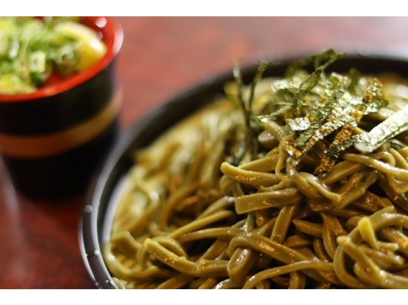 [Kyoto, Wazuka Town] VIP plan ~ Tea picking, matcha tea preparation, and tea soba noodle making experience (with hire car transfer and souvenirs)の紹介画像