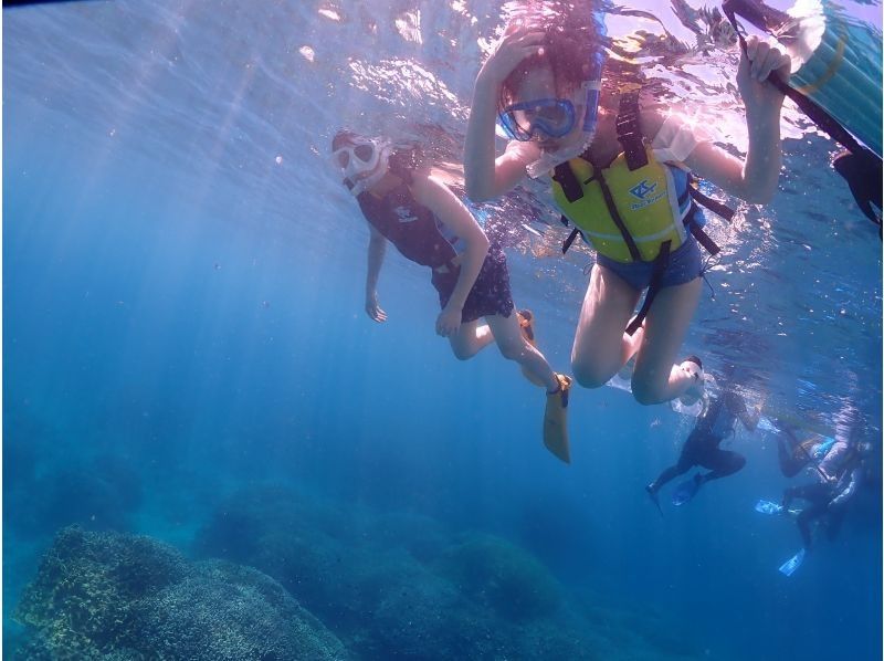 [Okinawa, Ishigaki Island] Landing on the Phantom Island & Coral Reef and Tropical Fish Snorkeling Courseの紹介画像