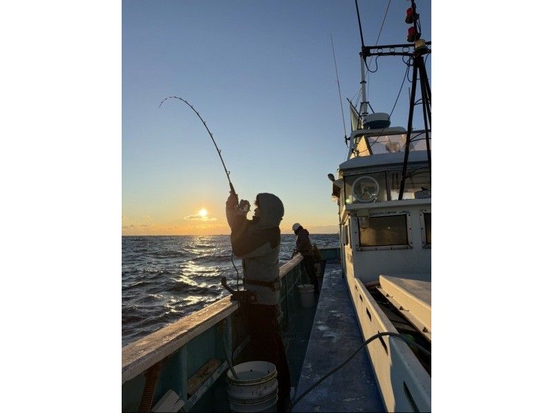 【千葉・勝浦】《八幡丸》真鯛をルアーで釣り上げよう！船釣り体験！初心者歓迎！乗合プランの紹介画像