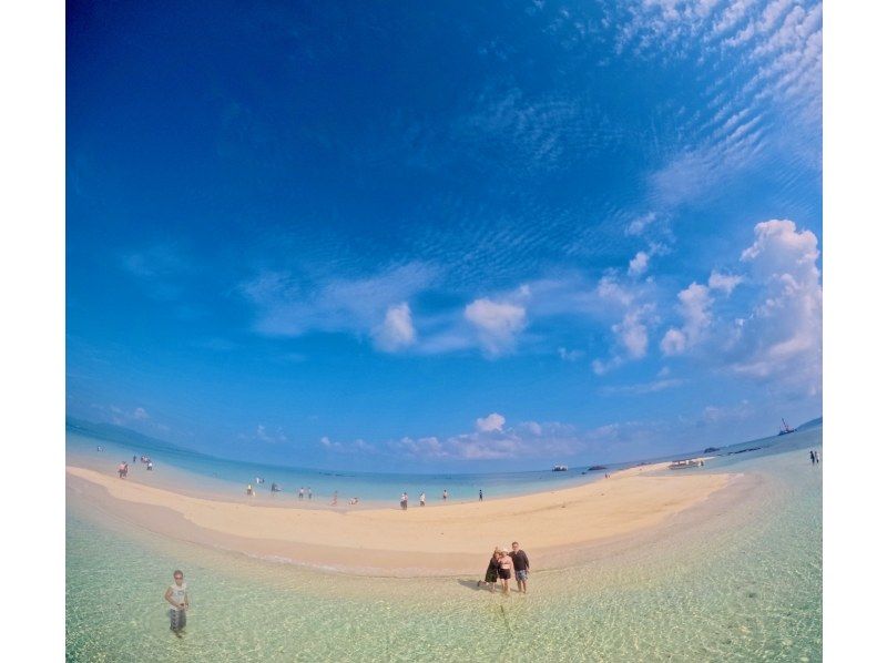 SALE! [Small group size, full of privacy] "Phantom Island" landing & sea turtle exploration snorkeling tour English available (photo and video service included)の紹介画像