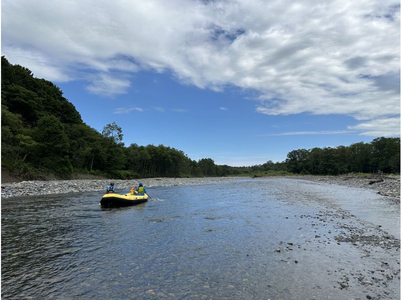 【北海道／大樹町】３時間貸切ツアー★プロにおまかせ♪ 家族で 川遊び＆ラフティング♪【3歳から体験OK!】【家族や友達にオススメ】の紹介画像