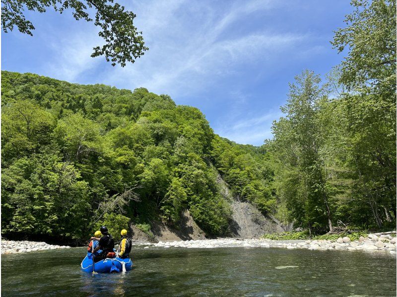 【北海道・大樹町】3時間貸切ツアー★《激しくもキレイな源流》ヌビナイ川でラフティングを満喫！【1名様から体験OK！】の紹介画像