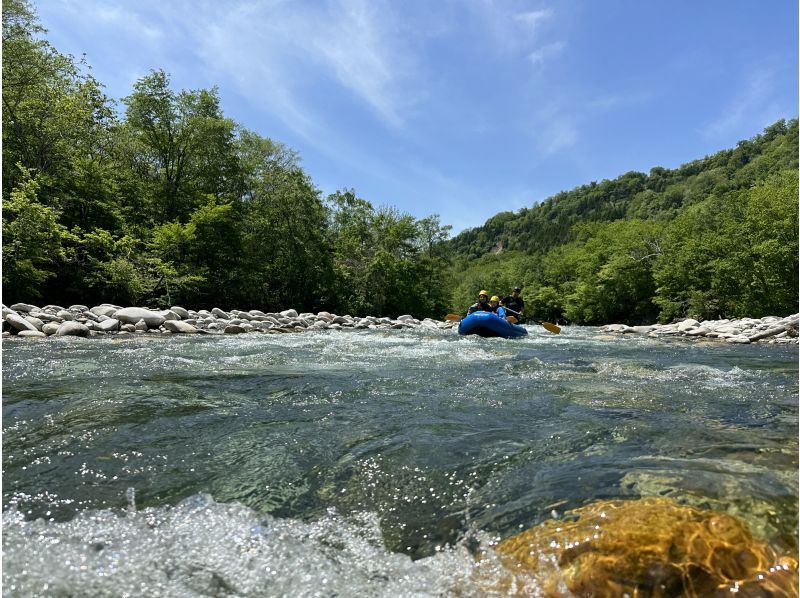 【北海道・大樹町】3時間貸切ツアー★《激しくもキレイな源流》ヌビナイ川でラフティングを満喫！【1名様から体験OK！】の紹介画像