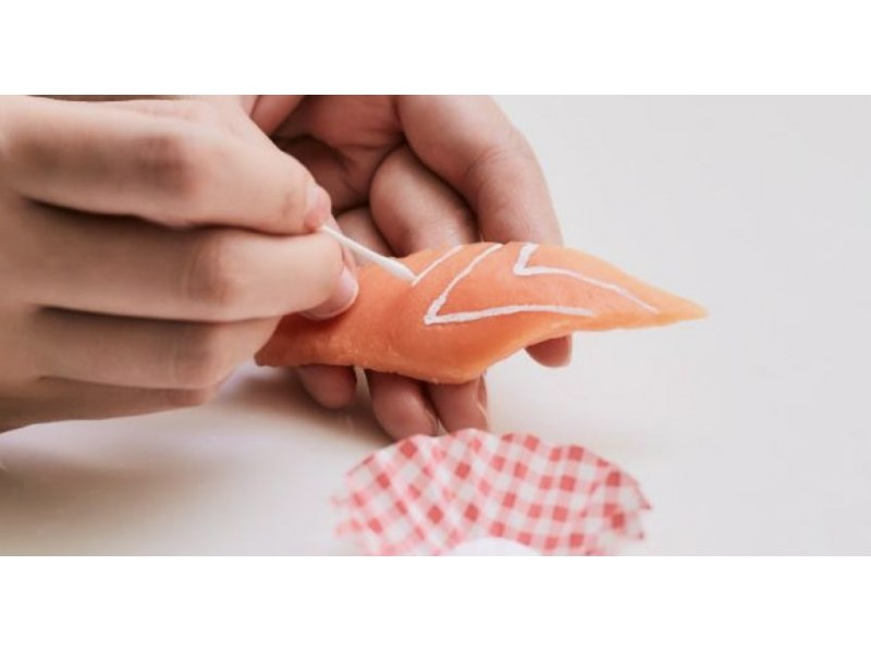 [Osaka Namba] Edomae sushi food sample making experience | Choose between a keychain or a magnet!の紹介画像