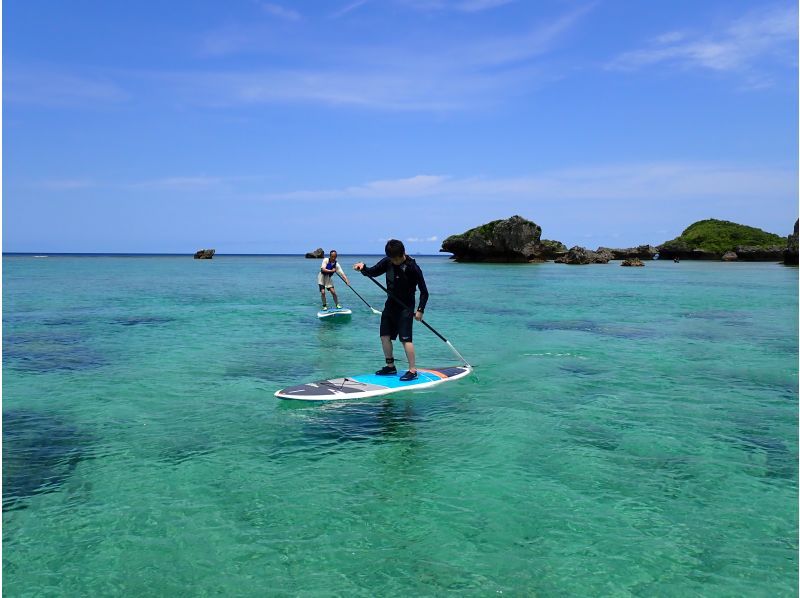 [Okinawa, Onna Village] Enjoy the ocean with the highest transparency known as Maeda Blue! A great set plan for a full charter! DAY SUP cruising & mini snorkelingの紹介画像