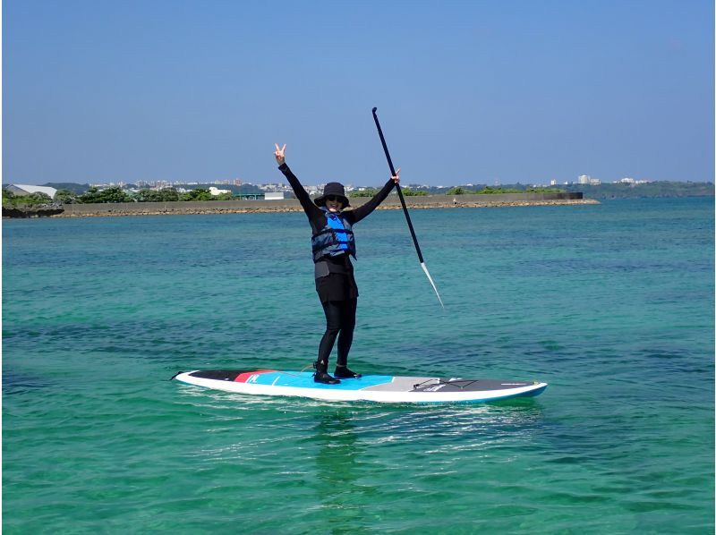 [Okinawa, Onna Village] Enjoy the ocean with the highest transparency known as Maeda Blue! A great set plan for a full charter! DAY SUP cruising & mini snorkelingの紹介画像