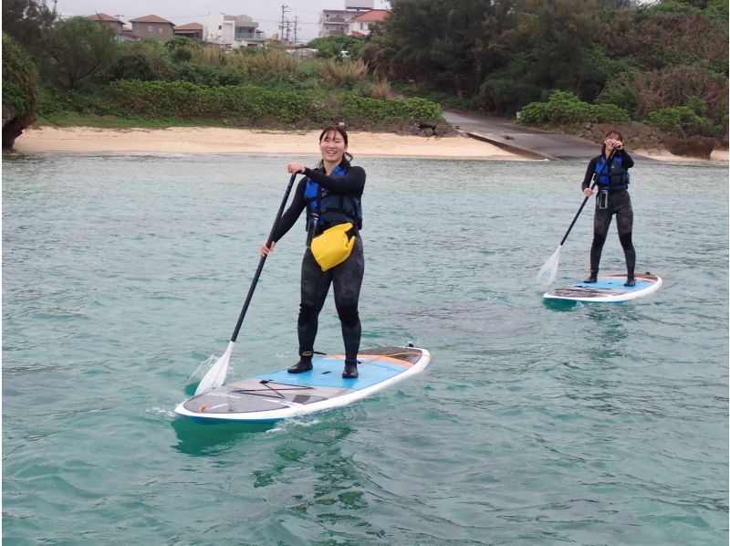 [Okinawa, Onna Village] Enjoy the ocean with the highest transparency known as Maeda Blue! A great set plan for a full charter! DAY SUP cruising & mini snorkelingの紹介画像